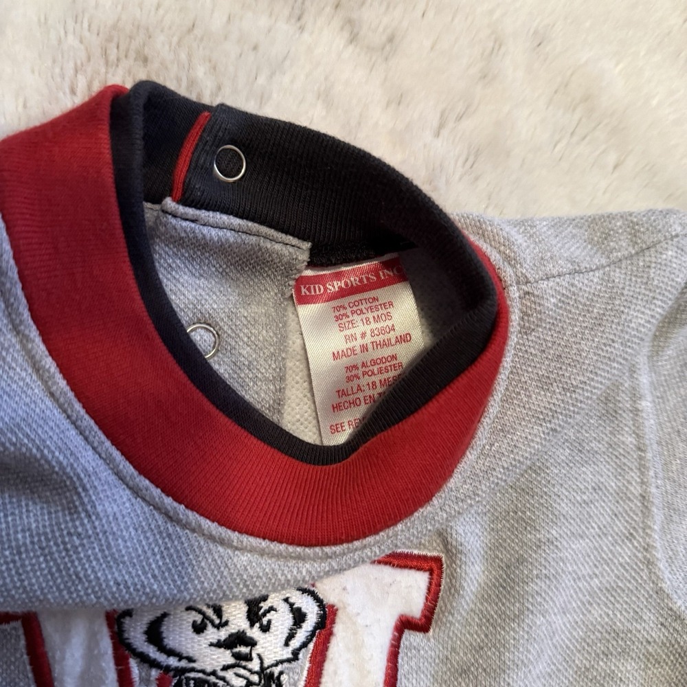 Vintage Wisconsin Badger Baby Embroidered Logo Romper Size 18 Months - Picture 5 of 6